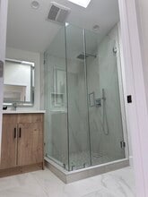 5561 Mason Ave in Woodland Hills, CA - Foto de edificio - Building Photo