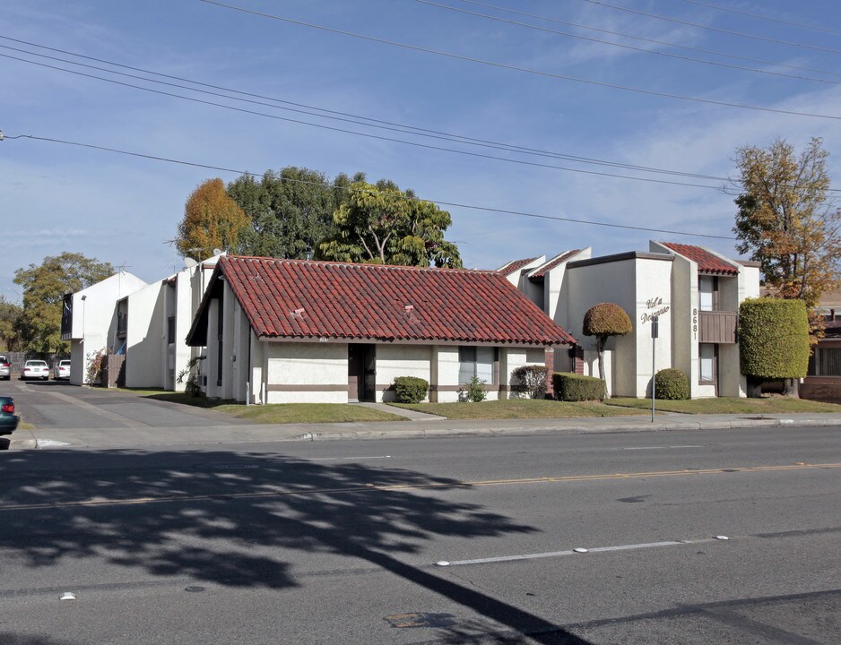 Villa Descanso Apartments in Garden Grove, CA - Foto de edificio