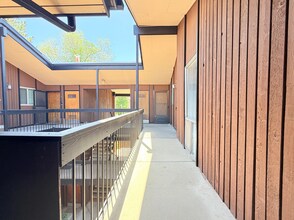 251 S 700 E in Salt Lake City, UT - Foto de edificio - Building Photo