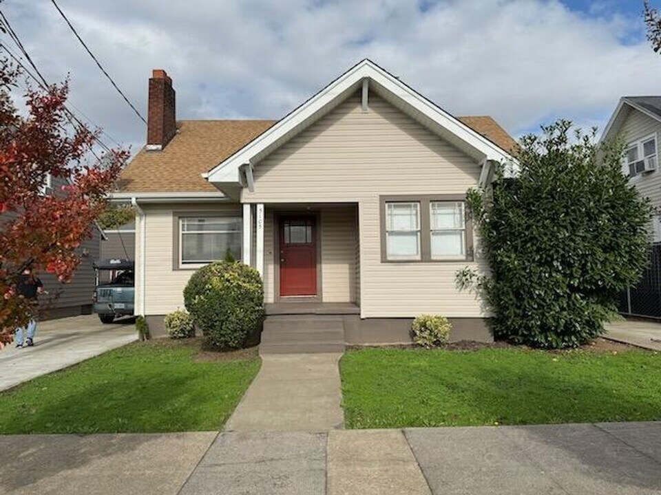 5105 SE Lafayette St in Portland, OR - Building Photo