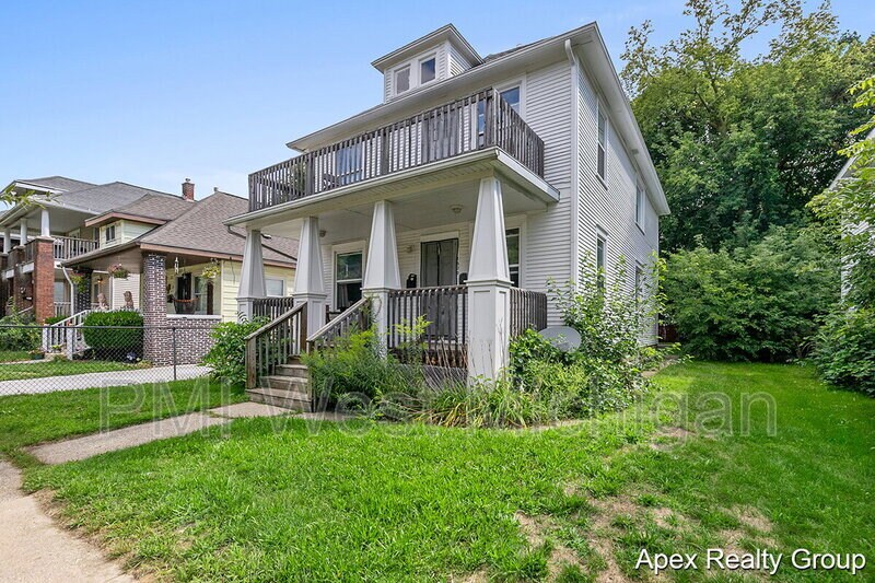 1530 Quarry Ave NW in Grand Rapids, MI - Building Photo