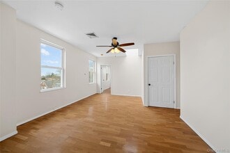 402 Jericho Tpke in New Hyde Park, NY - Building Photo - Building Photo