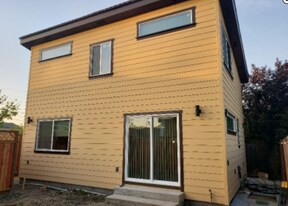 958 10th Ave in Redwood City, CA - Building Photo