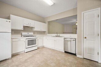 14 Highoak Dr in Marietta, GA - Building Photo - Building Photo