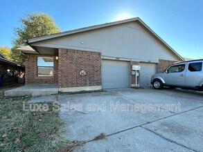 200 Barrett Pl in Edmond, OK - Building Photo - Building Photo