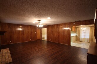 1303 Larkspur Ln in Tyler, TX - Building Photo - Building Photo