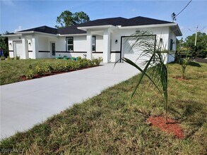 5446 Billings St in Lehigh Acres, FL - Foto de edificio - Building Photo