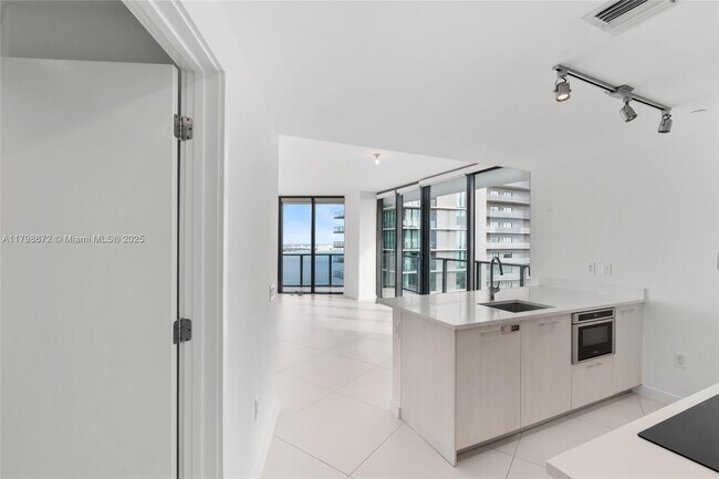 501 NE 31st St, Unit 3806 in Miami, FL - Building Photo - Building Photo