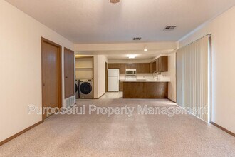 216 N Fretz Ave in Edmond, OK - Building Photo - Building Photo