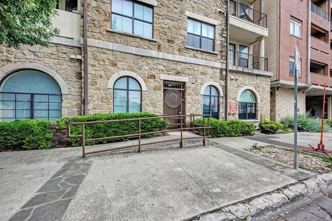 property at 2505 San Gabriel