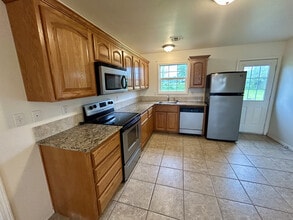 63030 E 285 Ct, Unit A in Grove, OK - Foto de edificio - Building Photo