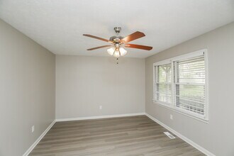 250 Spanish Trails Way in Dallas, GA - Building Photo - Building Photo