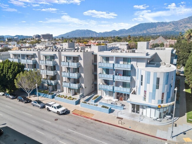 Aqua Courtyard Suites