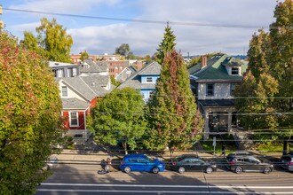 2155 NW Everett St in Portland, OR - Building Photo - Building Photo