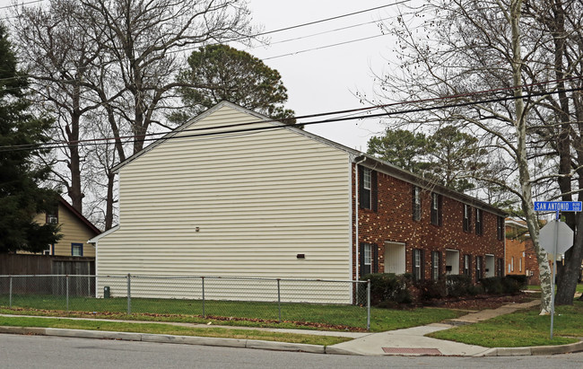 7801 Galveston Blvd in Norfolk, VA - Building Photo - Building Photo