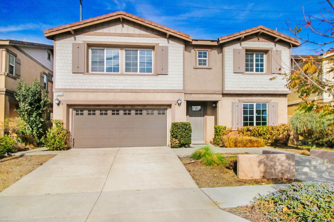 16524 Cadence Ln in Fontana, CA - Building Photo