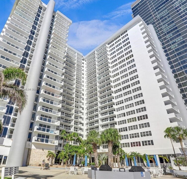 2030 S Ocean Dr, Unit 2221 in Hallandale Beach, FL - Building Photo