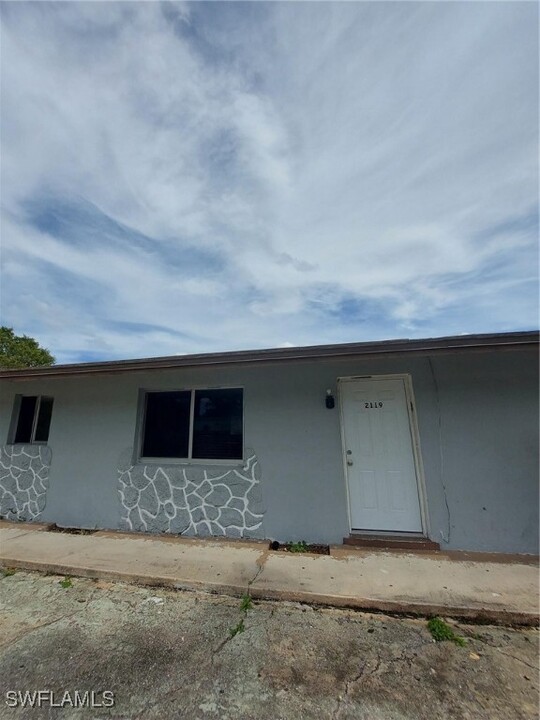 2119 Hanson St in Ft. Myers, FL - Building Photo