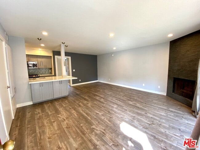 1529 S Bundy Dr in Los Angeles, CA - Building Photo - Building Photo