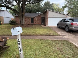 4915 Porter Ridge Dr in Houston, TX - Building Photo