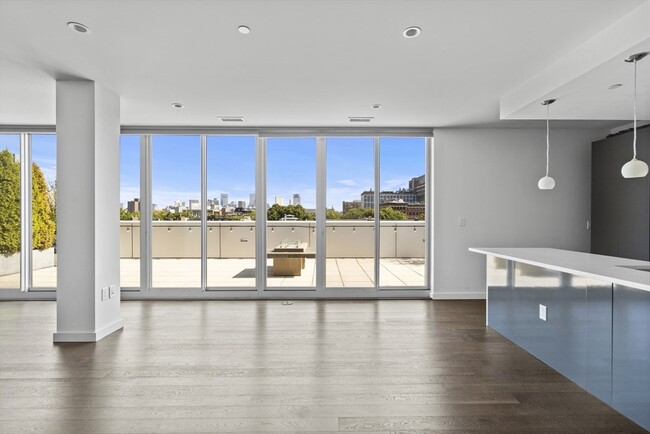 691 Massachusetts Ave, Unit 601 in Boston, MA - Foto de edificio - Building Photo