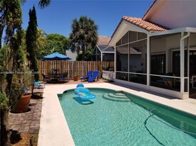 2875 NW 69th Ter in Margate, FL - Building Photo
