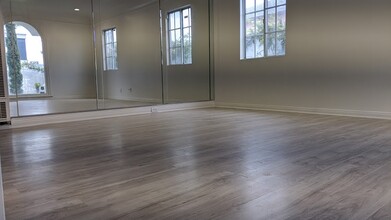 2330 Hauser Blvd in Los Angeles, CA - Building Photo - Building Photo
