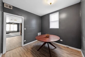 1144 W 68th St, Unit 2 in Chicago, IL - Building Photo - Building Photo