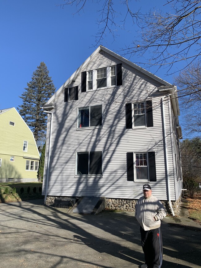 468 Massasoit Rd, Unit Top  floor in Worcester, MA - Building Photo - Building Photo