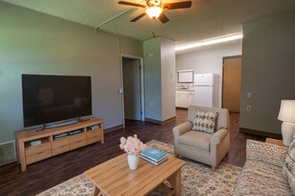 Poplar Court in Olathe, KS - Building Photo - Building Photo