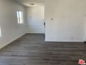 8923 Orion Ave in Los Angeles, CA - Building Photo - Building Photo