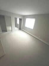 16W486 Lake Dr in Willowbrook, IL - Building Photo - Building Photo