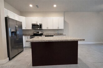 3221 SW 8th Pl in Cape Coral, FL - Building Photo - Building Photo