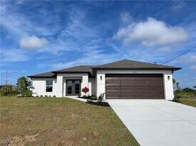 2410 NW 9th Ave in Cape Coral, FL - Building Photo