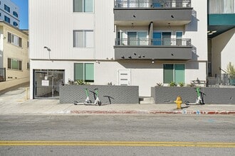 1937-1939 Argyle in Los Angeles, CA - Foto de edificio - Building Photo