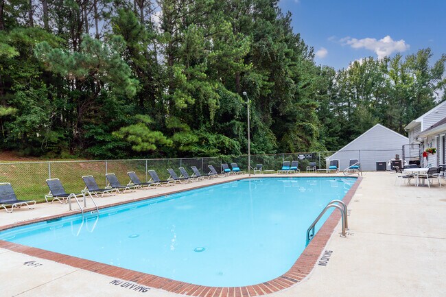 Hunters Run Apartment Homes in Raleigh, NC - Foto de edificio - Building Photo