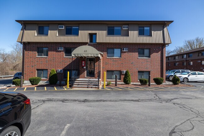 65 Log St in Manchester, NH - Building Photo - Building Photo