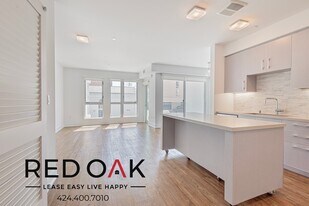 1168 S Barrington Ave, Unit 203 in Los Angeles, CA - Building Photo