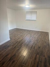 417 S Commerce St in Lockhart, TX - Building Photo - Building Photo