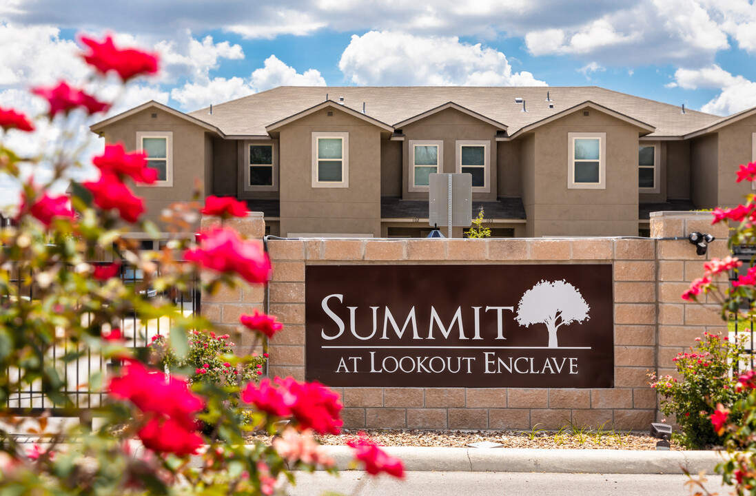 Summit at Lookout Enclave in San Antonio, TX - Foto de edificio