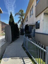 6214 Victoria Blvd. in Los Angeles, CA - Foto de edificio - Building Photo