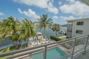 468 Golden Isles Dr in Hallandale Beach, FL - Building Photo