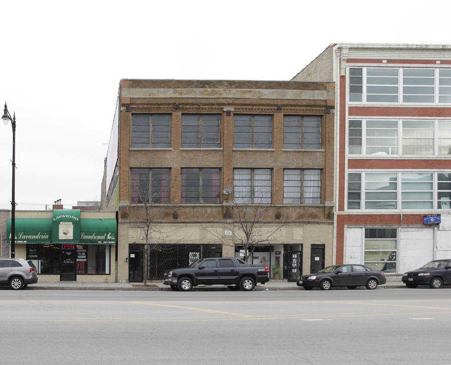 2418 W North Ave in Chicago, IL - Foto de edificio