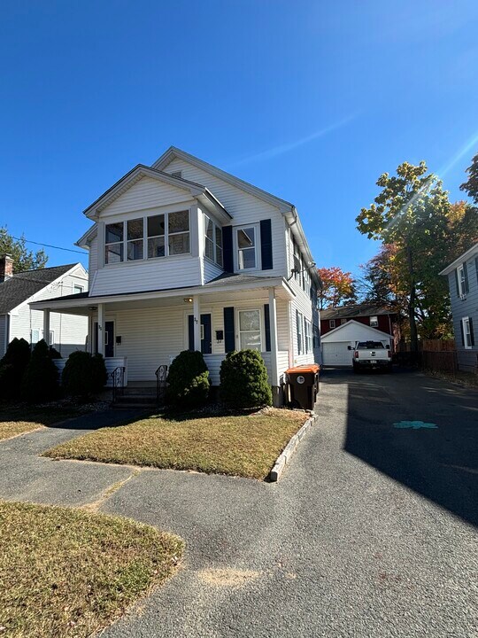 35 Royal St in Agawam, MA - Foto de edificio