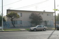 222 N Lake St in Los Angeles, CA - Foto de edificio - Building Photo