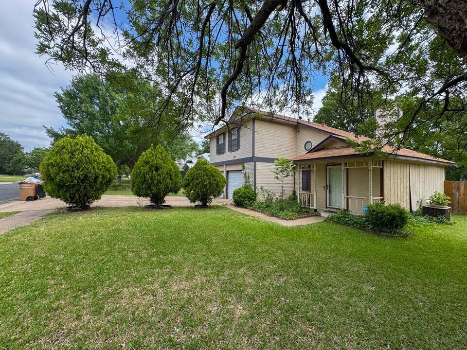11701 Hidden Quail Dr in Austin, TX - Building Photo