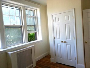 2001 Commonwealth Ave, Unit 12 in Boston, MA - Foto de edificio - Building Photo