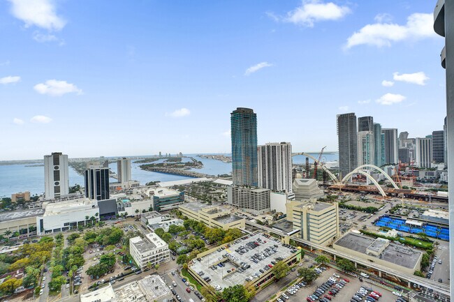 1600 NE 1st Ave, Unit 3420 in Miami, FL - Building Photo - Building Photo