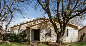 7126 Hardwood Trail in Dallas, TX - Building Photo