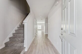 141 Cape Honeysuckle Pl in Sanford, FL - Foto de edificio - Building Photo